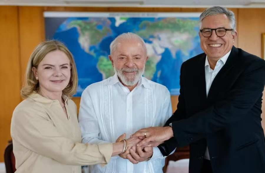 Ministros Gleisi Hoffmann, da Secretaria de Relações Institucionais, e Alexandre Padilha, da Saúde, tomam posse em Brasília