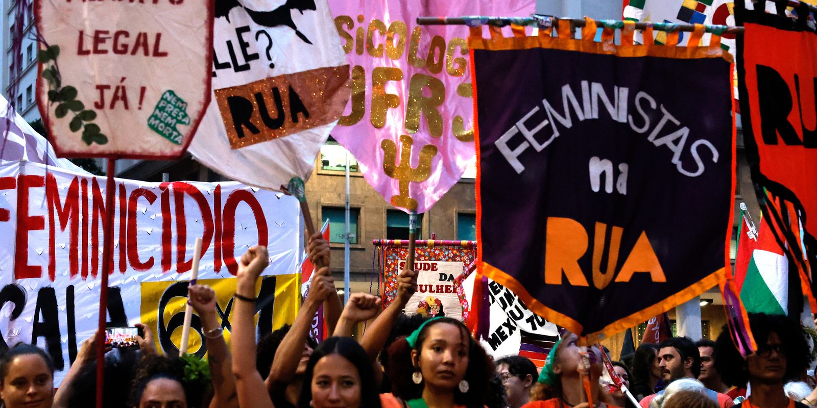 Dia Internacional da Mulher no Rio pede igualdade e fim da escala 6x1