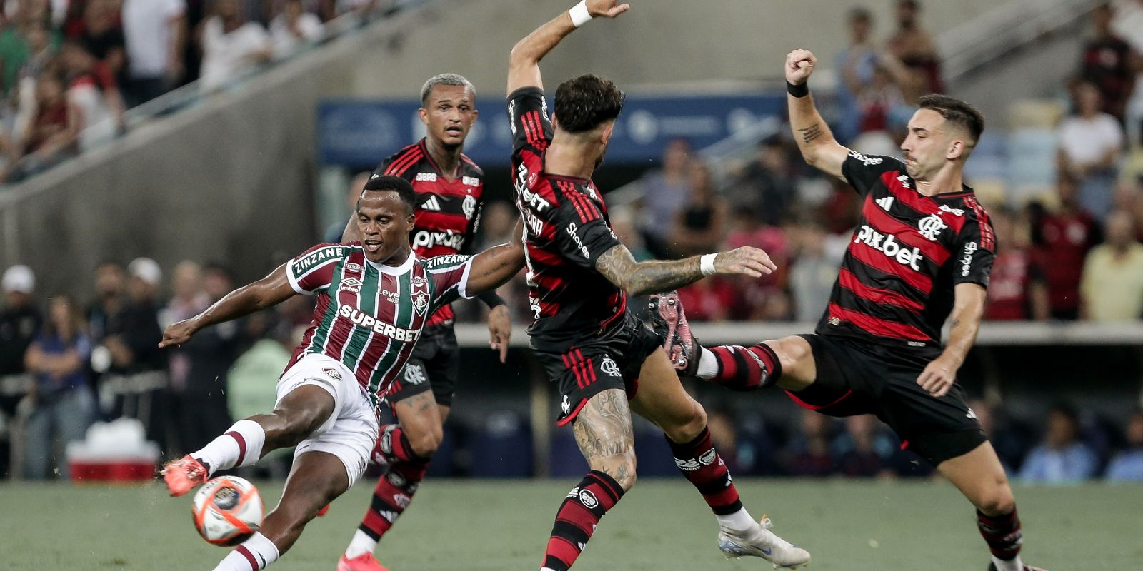 Flamengo vence Fluminense no primeiro capítulo da final do Carioca