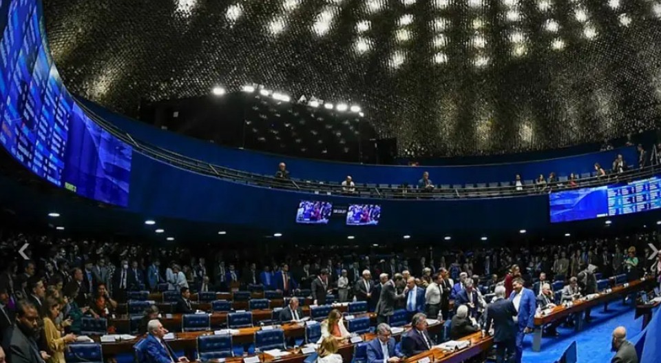 Senado aprova projeto que limita aumento real do mínimo e restringe acesso ao BPC